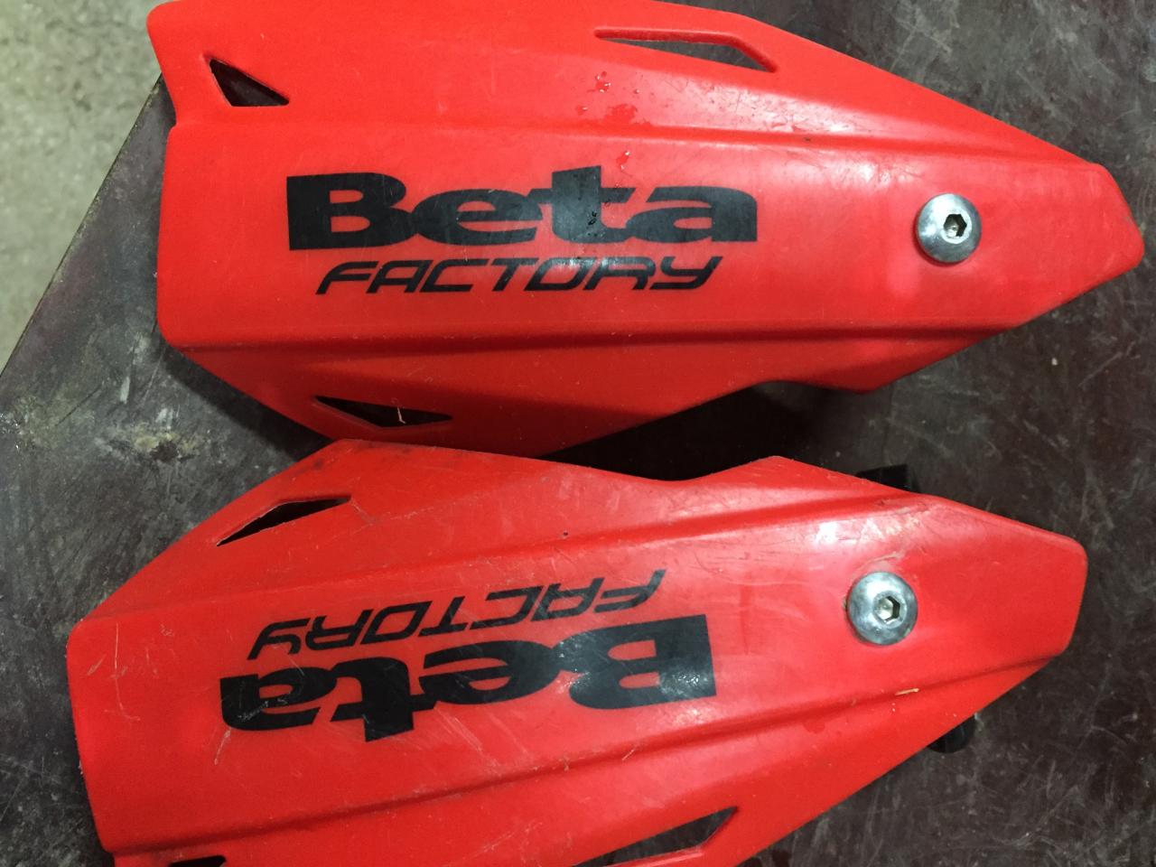 Cubre manetas beta factory - Compra - Venta de Accesorios para motos 