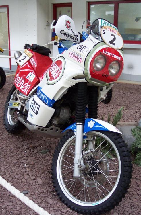 Cagiva_750_Elefant_Lucky_Explorer_Dakar.jpg