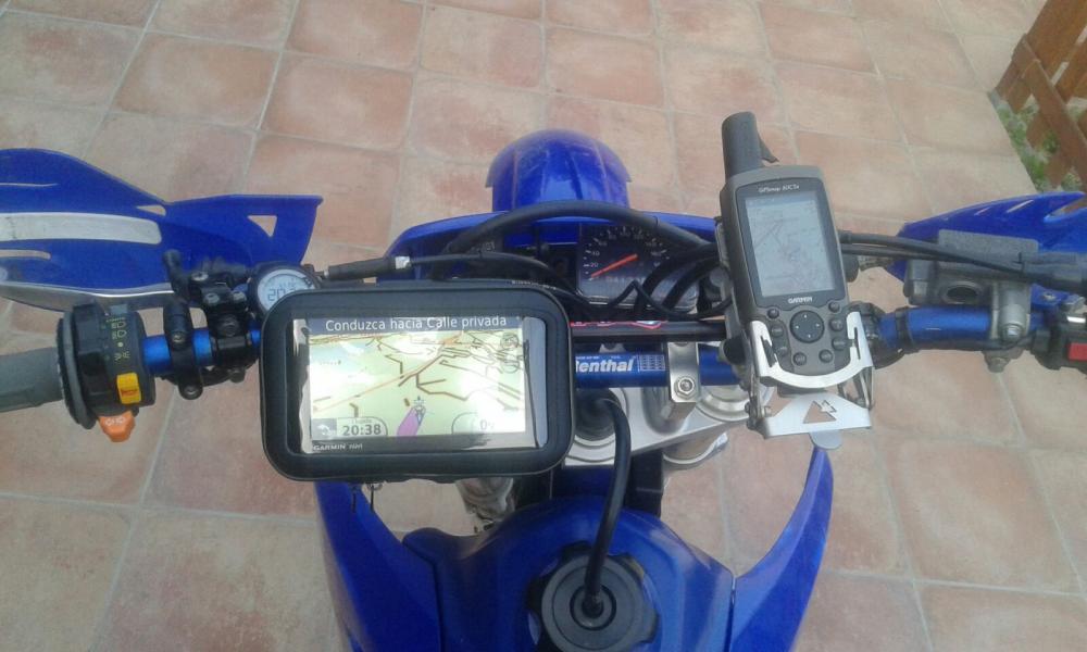 06-Nuvi 1400 vs 60csx.jpg