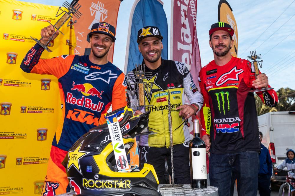 Podio-Atacama-Sam-Sunderland_Red-Bull-KTM-Factory-Racing_Atacama-Rally-2019_Podium_400.jpg.af3208c6f51afb4443e017a85f884dca.jpg
